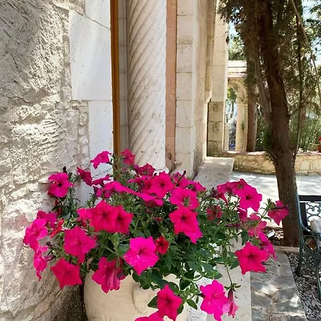 Dom wakacyjny Cosmema House 1 Hot Tub And Swimming Pool Stroumbi