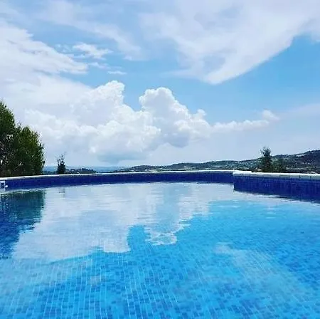 Dom wakacyjny Cosmema House 1 Hot Tub And Swimming Pool