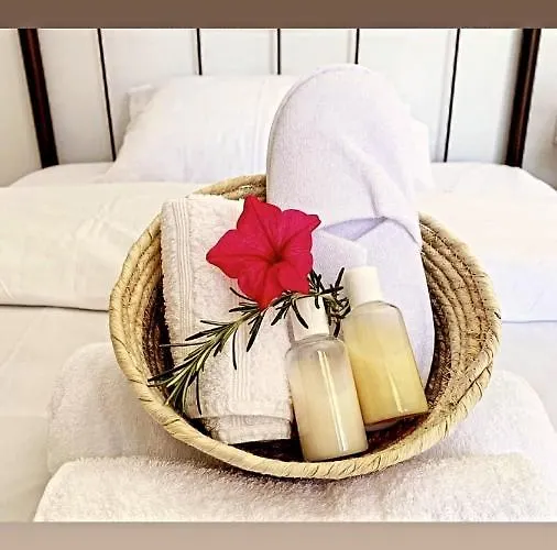 別荘 Cosmema House 1 Hot Tub And Swimming Pool Stroumbi